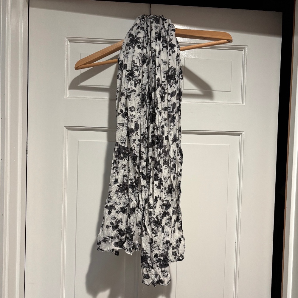 Black and white floral print fashion scarf